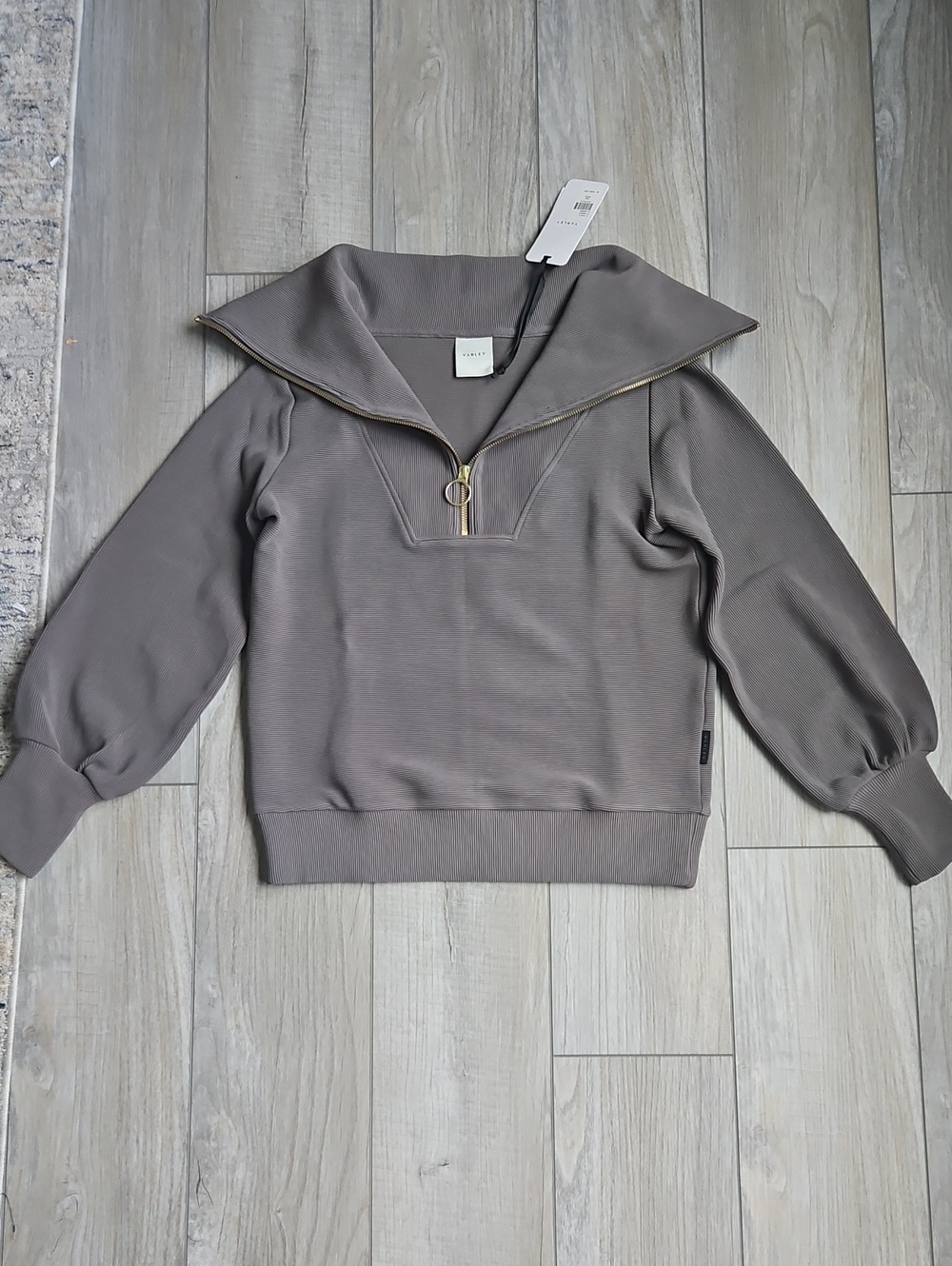 Varley Sweater - Picture 2 of 11